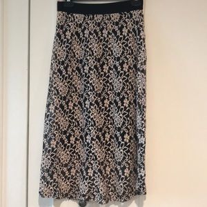 Lace floral detail skirt (lined)